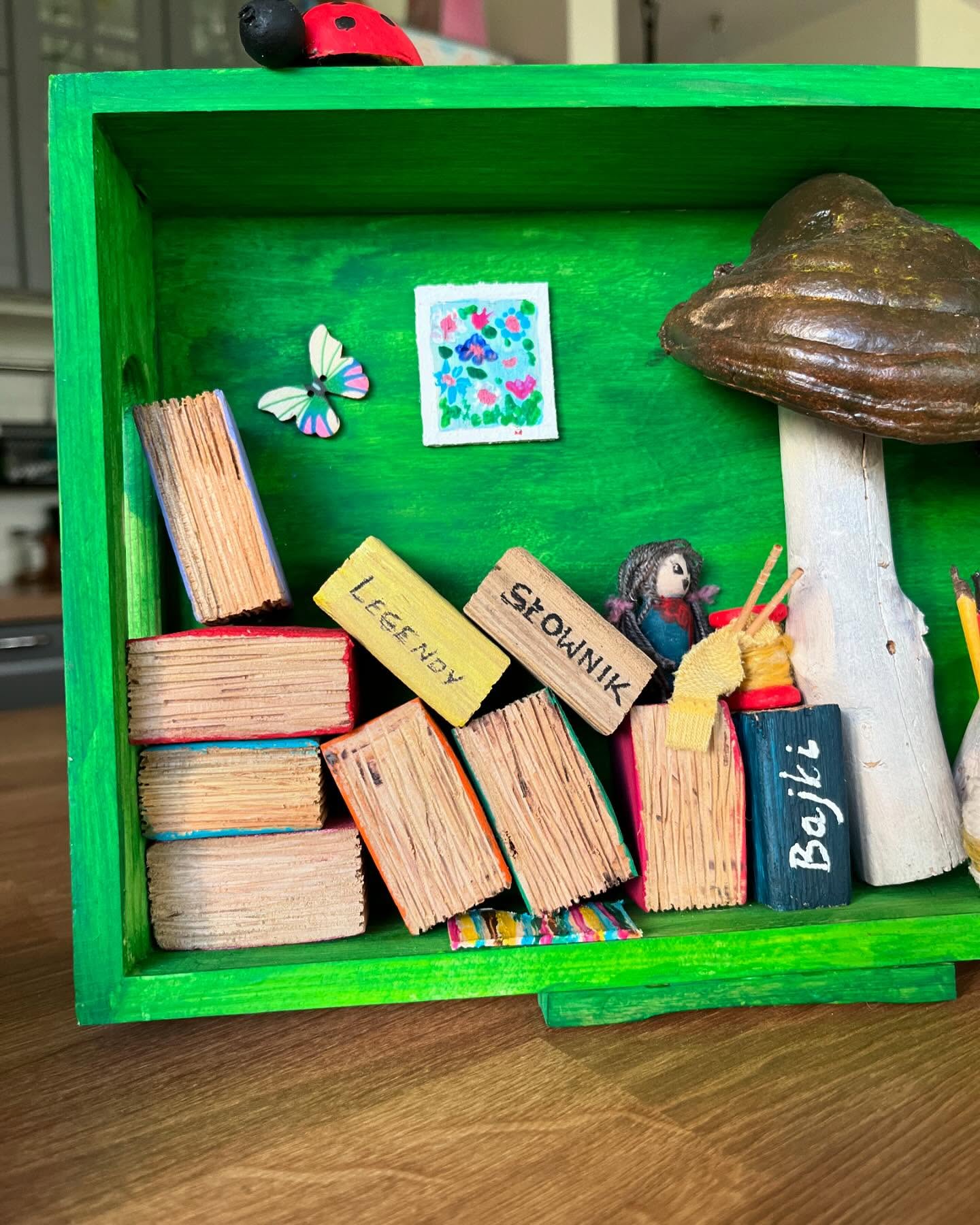 Biblioteczka pod Grzybem - zdjęcie 3